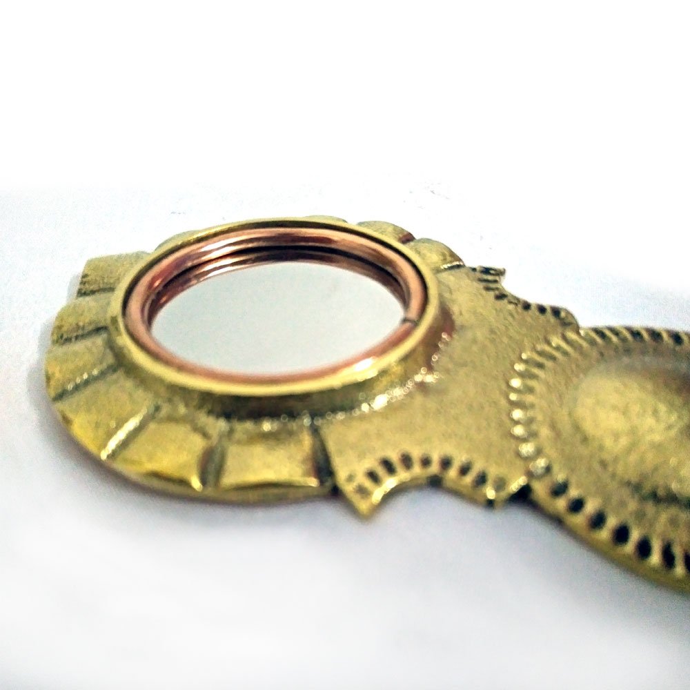 Aranmula Kannadi 2 inch Mirror with Brass Handle for Souvenir Gifting thumbnail 2